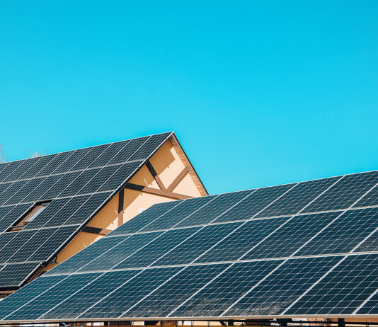 Photovoltaik Dach ohne Ziegel – geht das? Photovoltaik-Dach ohne Ziegel