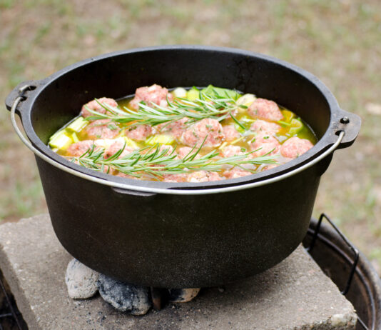 Dutch Oven Feuerstelle – alle Infos Dutch Oven mit Eintopf