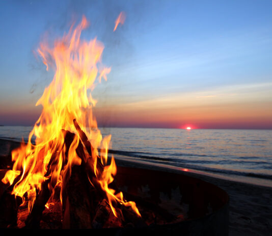 Lagerfeuer am Strand