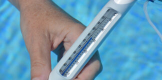 Pool und Thermometer