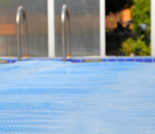 Pool mit Abdeckfolie